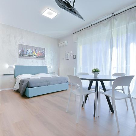 Taron House - Bologna Center Station & Fiera Apartment Екстериор снимка