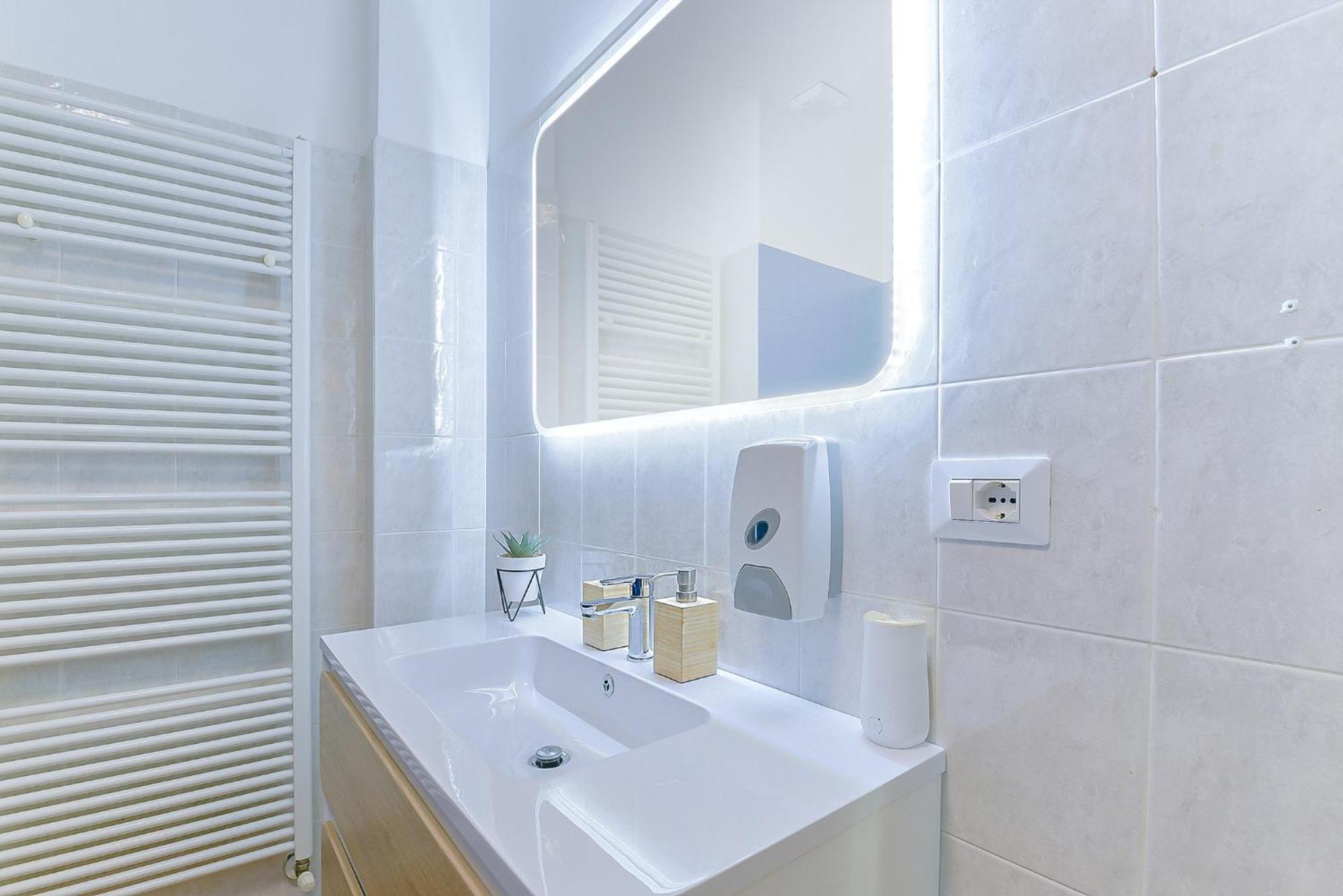 Taron House - Bologna Center Station & Fiera Apartment Екстериор снимка