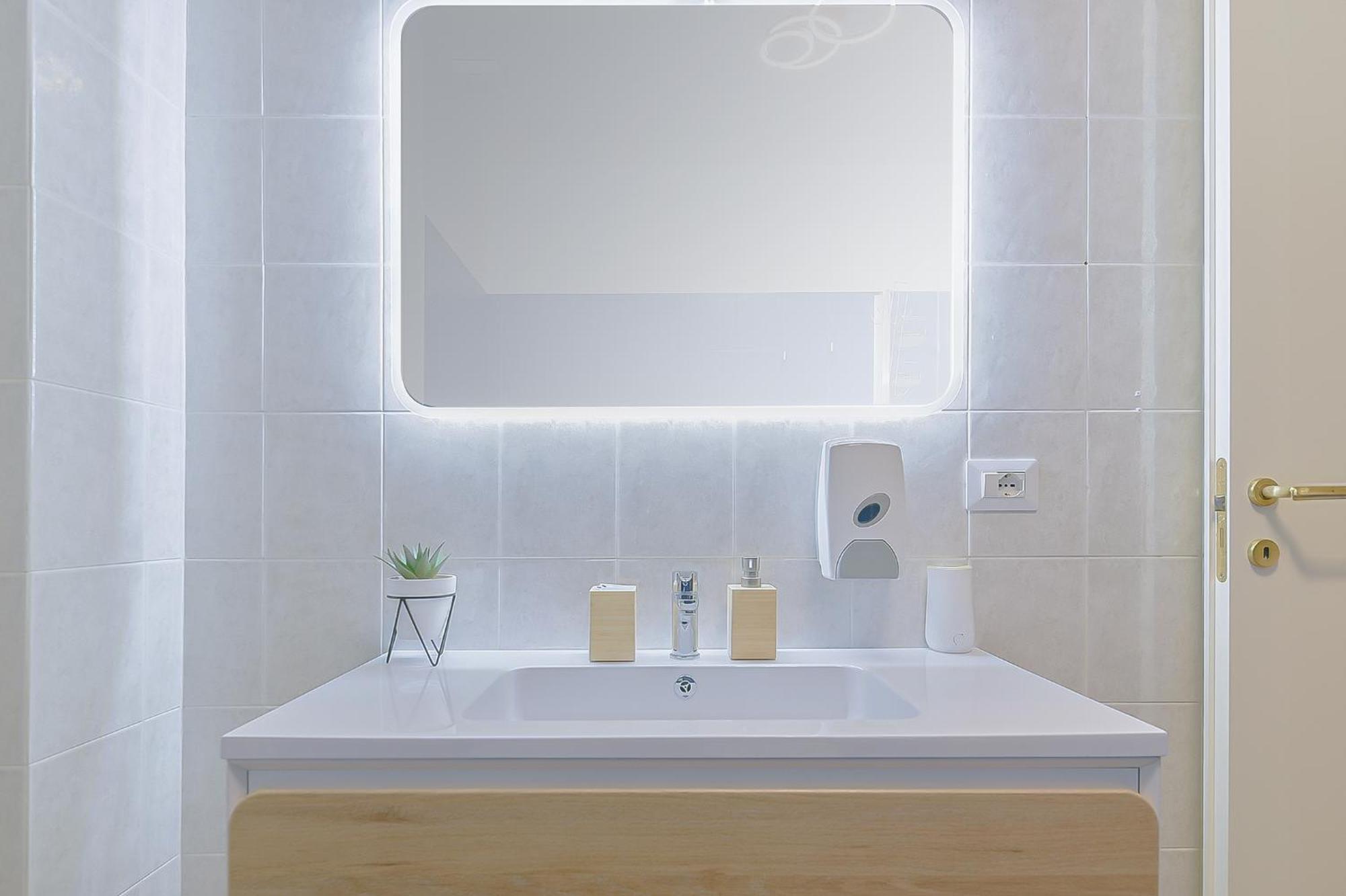 Taron House - Bologna Center Station & Fiera Apartment Екстериор снимка